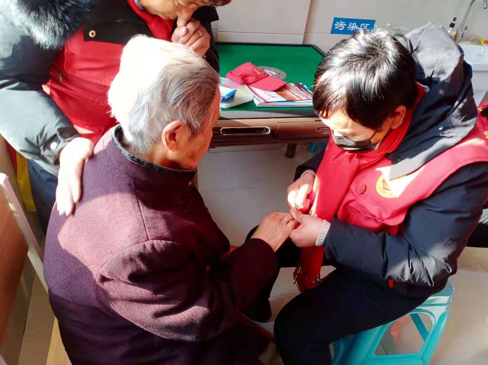 吉林安图：医养结合送温暖 敬老爱老促和谐——人民医院开展“敬老月”系列志愿服务活动