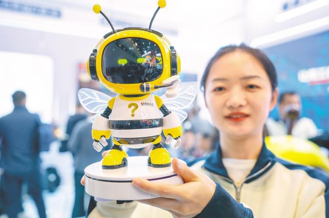 人力资源AI机器人“问点点”亮相