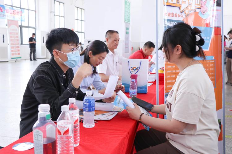 福建：搭建校企沟通协作桥梁 国资委召开挂钩服务促就业座谈会