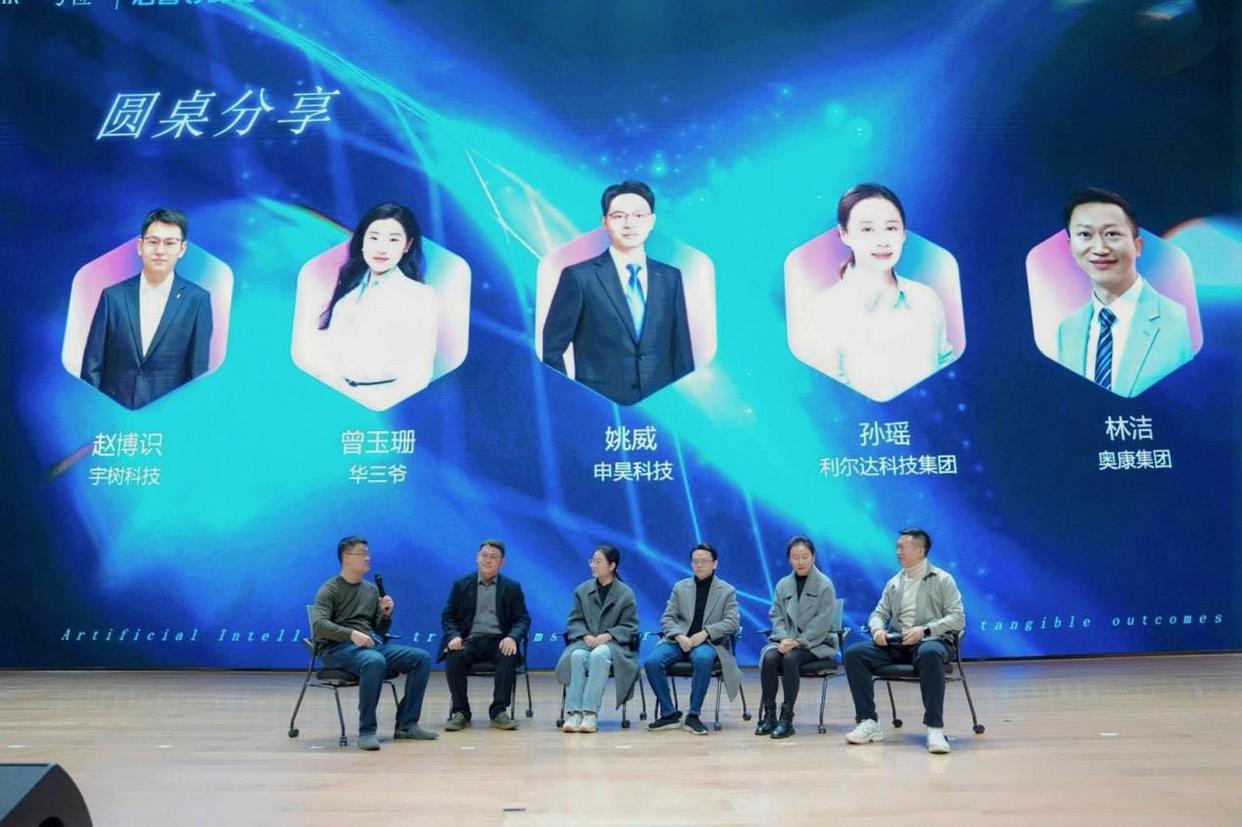 启智钉峰会及HR一号位主题年会杭州揭幕，并在中国率先发布“AI人才库”