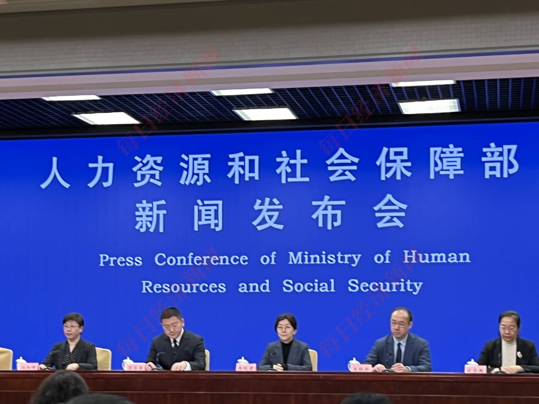 人社部：聚焦急需紧缺行业领域 把培训资源用在关键领域