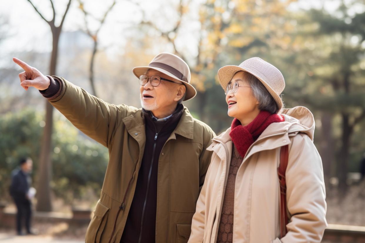 政府工作报告解读丨如何“积极开发老年人力资源”？