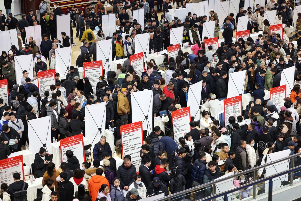 北京房山举办服务燕山石化转型专场招聘会